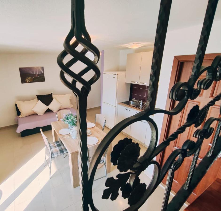 Apartmani Nada Mustapic Brela Zewnętrze zdjęcie