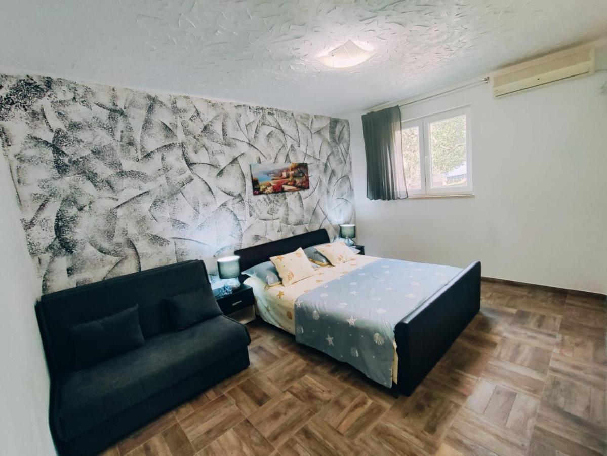 Apartmani Nada Mustapic Brela Zewnętrze zdjęcie