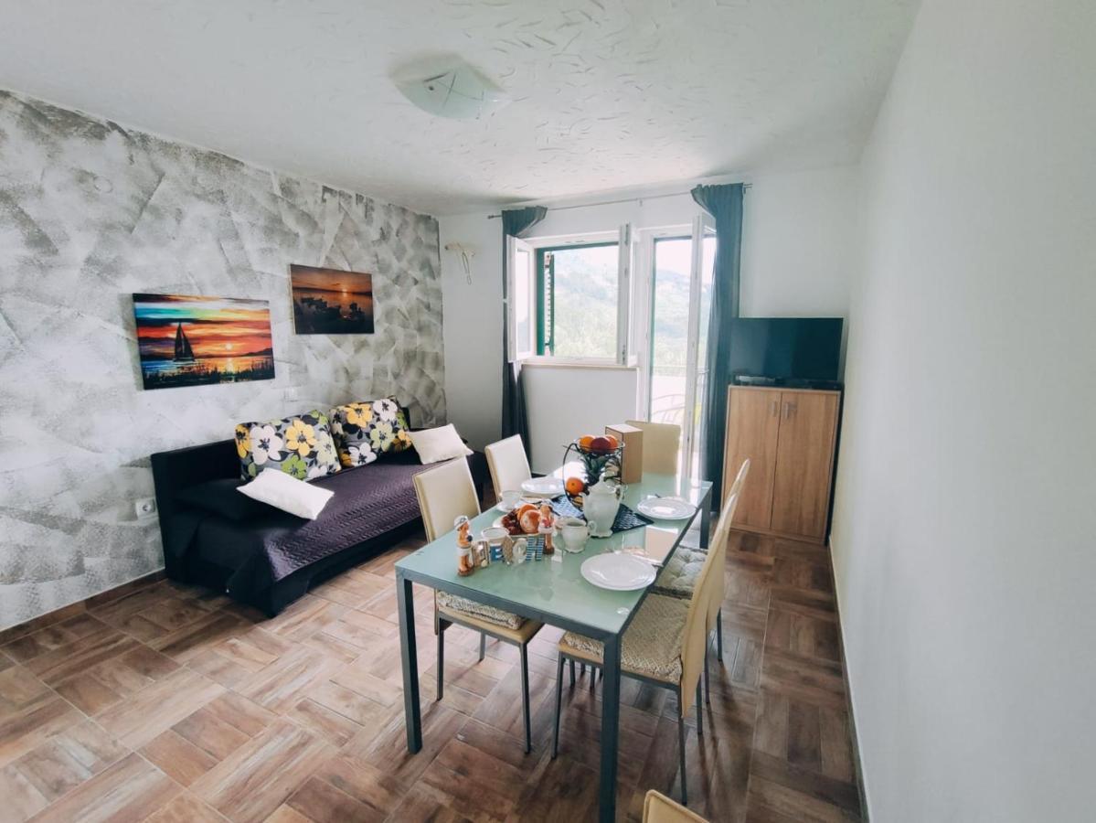 Apartmani Nada Mustapic Brela Zewnętrze zdjęcie