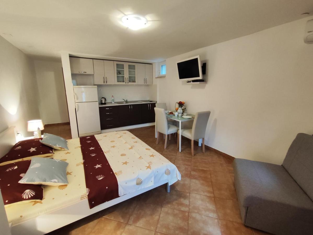 Apartmani Nada Mustapic Brela Zewnętrze zdjęcie