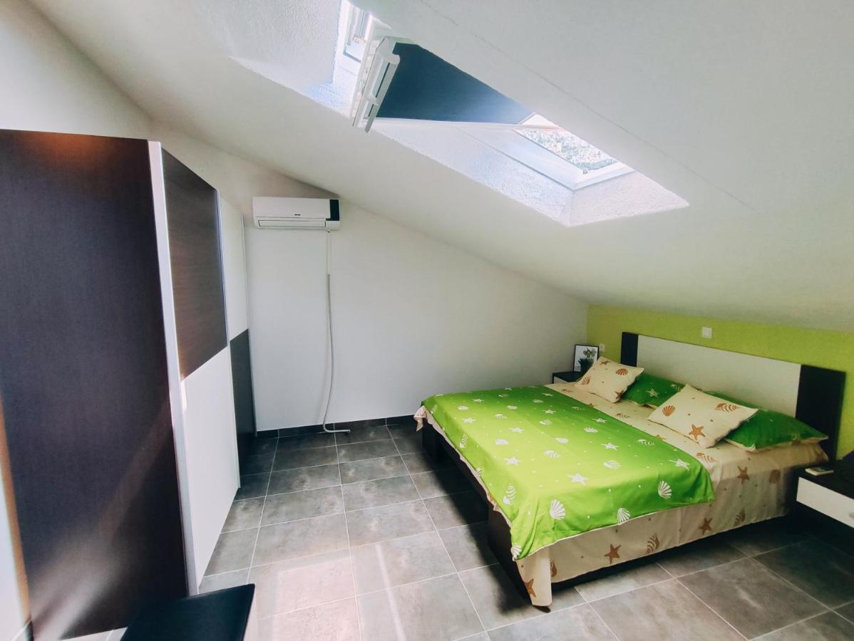 Apartmani Nada Mustapic Brela Zewnętrze zdjęcie
